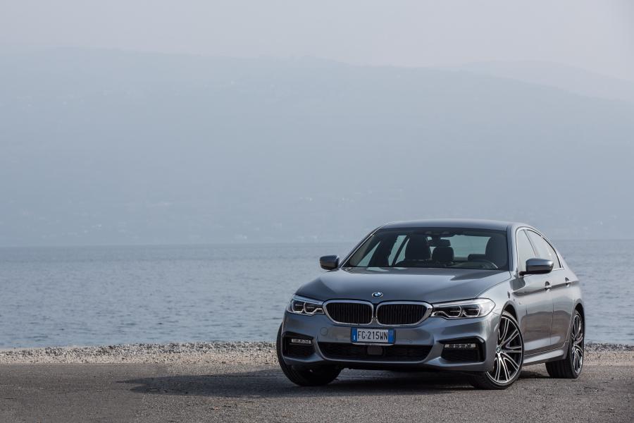  BMW 530d xDrive Sedan M Sport 2017 года  (WW) (фото 10 из 41)